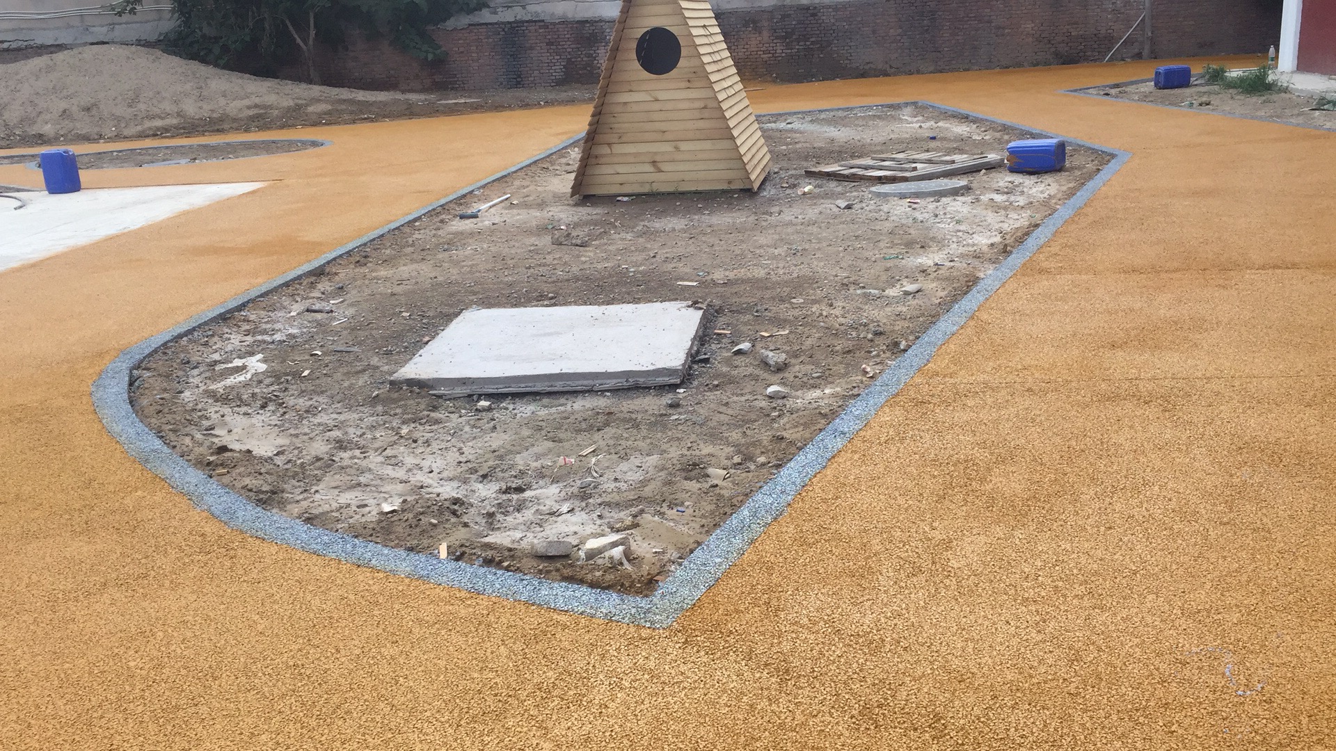 高碑店紅黃藍(lán)幼兒園透水混凝土工程